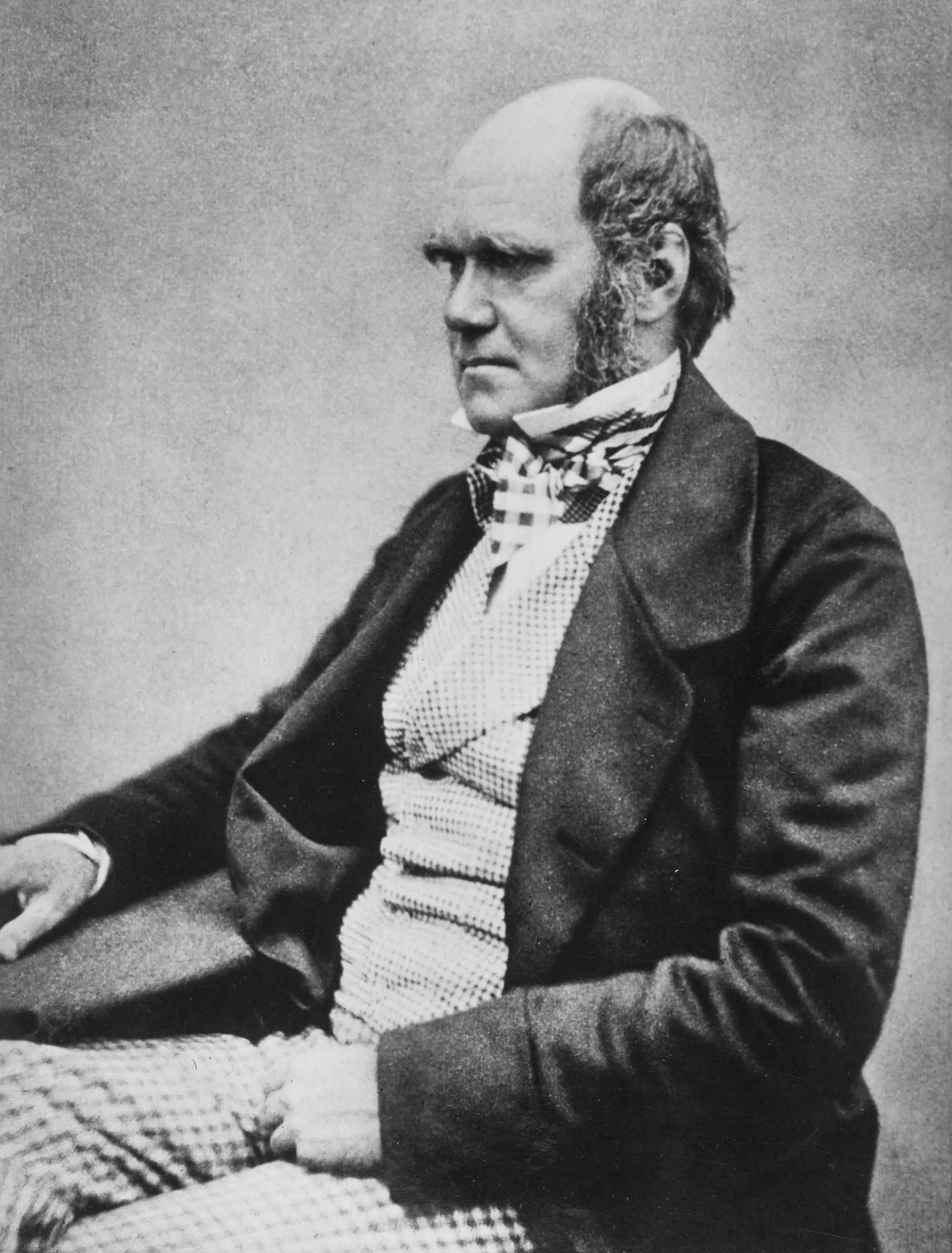 Charles_Darwin_seated_crop.png